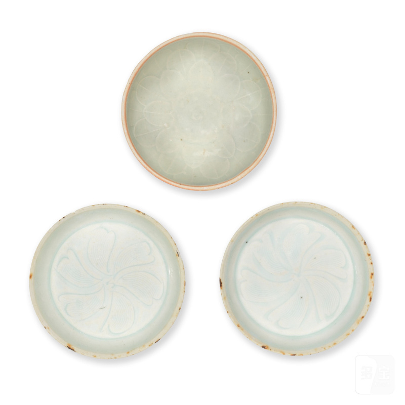 宋 青白盤一對及青白盌一件 | A PAIR OF QINGBAI-GLAZED DISHES AND A QINGBAI-GLAZED BOWL - 图3